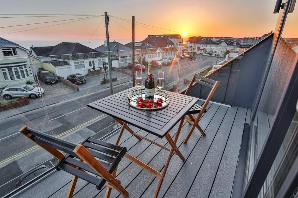 Bournecoast - Stylish Flat With Balcony - Sea Views - 10 Min Walk To Beach - Parking - Wifi - Fm8407 Bournemouth Dış mekan fotoğraf