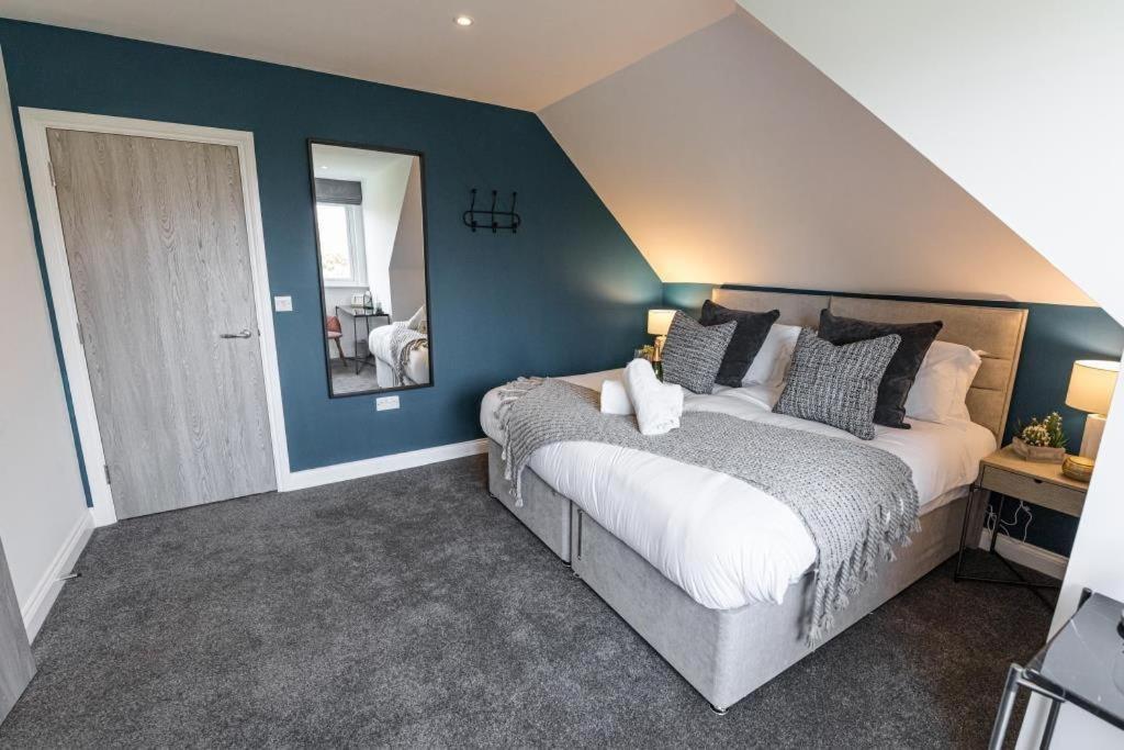 Bournecoast - Stylish Flat With Balcony - Sea Views - 10 Min Walk To Beach - Parking - Wifi - Fm8407 Bournemouth Dış mekan fotoğraf