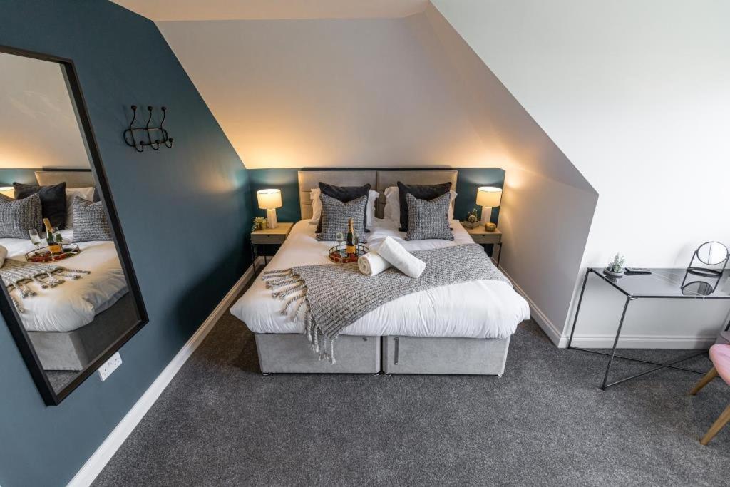 Bournecoast - Stylish Flat With Balcony - Sea Views - 10 Min Walk To Beach - Parking - Wifi - Fm8407 Bournemouth Dış mekan fotoğraf