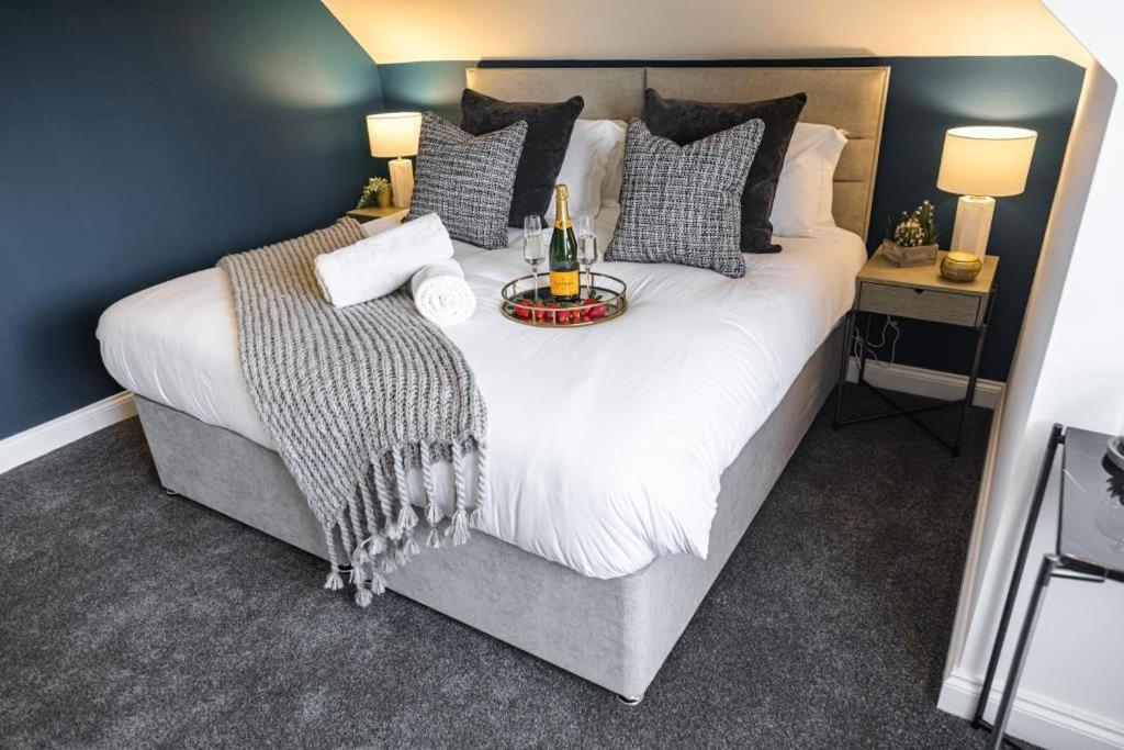 Bournecoast - Stylish Flat With Balcony - Sea Views - 10 Min Walk To Beach - Parking - Wifi - Fm8407 Bournemouth Dış mekan fotoğraf